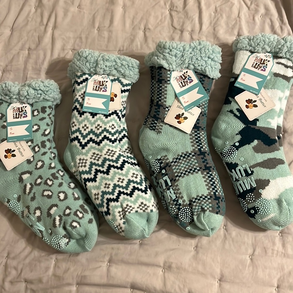 Brand New Muk Luks Cozy Cabin Socks Size S/M (6-8)
